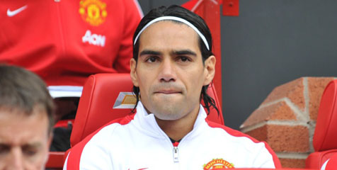 Gaji Falcao Cukup Traktir Seluruh Old Trafford Kue Pie!