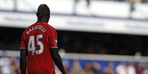 Kecewa, Fans Liverpool Ramai-Ramai Tukarkan Jersey Balotelli