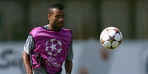 United Idamkan Ashley Cole