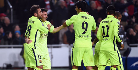 Review: Brace Messi Loloskan Barca ke 16 Besar