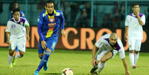 Gresik United Ngebet Gustavo Lopez