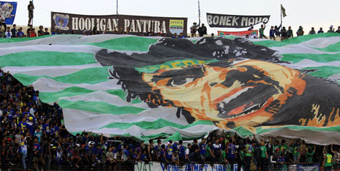 Bonek Ingin Persebaya Cuci Gudang