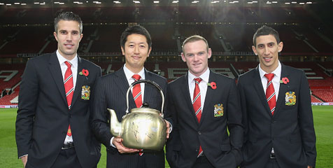 Gandeng Mie Instan Jepang, Rooney Dapat Hadiah Teko