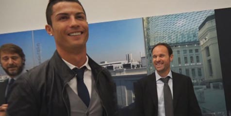 Dapat Award, Ronaldo Saling Ejek Dengan Wasit Mateu Lahoz