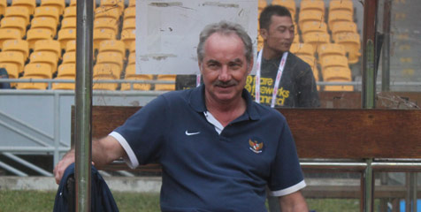 Alfred Riedl Coret Tiga Pemain Lagi