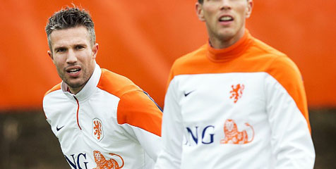 Hiddink Tegaskan Tak Ada Cekcok RVP-Huntelaar