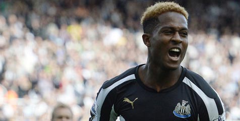 Liverpool dan City Bidik Rolando Aarons