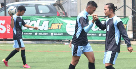 Bola Premier League Pekan ke-13, Ngotot di Papan Atas