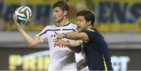 Ben Davies Tak Takut Tantang Chelsea di Stamford Bridge