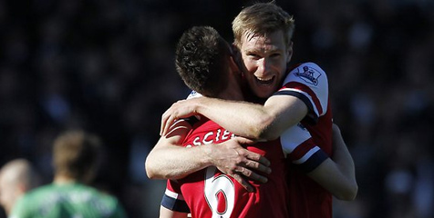 Dikawal Mertesacker dan Koscielny, Martinez Merasa Aman