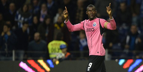 Jackson Martinez Bikin Tiga Klub Premier League Gigit Jari