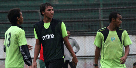 Gresik United Dekati Julian Hotzel?