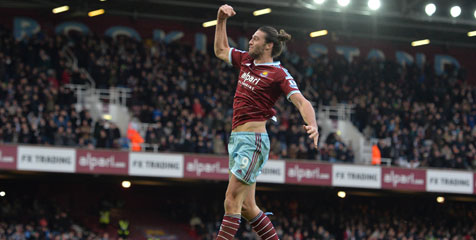 Cetak Gol Lagi, Carroll Tersenyum Lagi