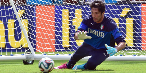 Buffon Berhenti Jadi Striker Karena Ingin Tampil Beda