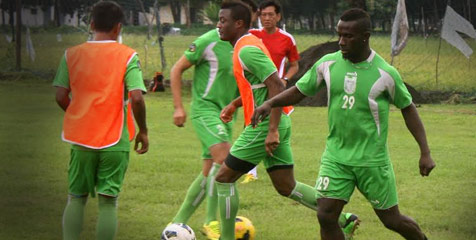 Pelatih Persebaya Puji Bangura