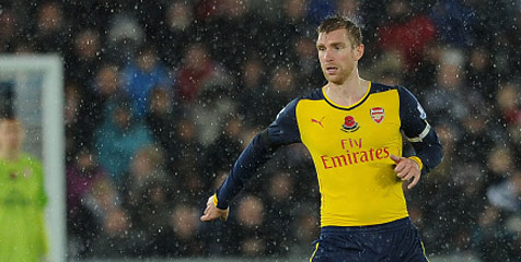 Arsenal Terpeleset, Mertesacker Kecewa Berat