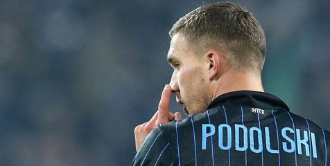 Podolski Masih Yakin Inter Lolos ke Liga Champions