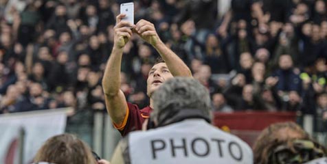 Ini Alasan Totti Pilih Selebrasi Selfie