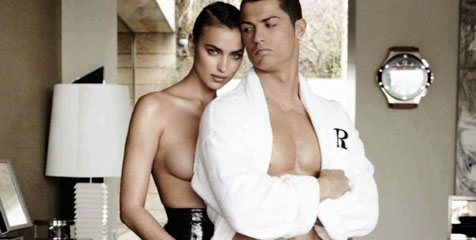 Liburan, Tangan Ronaldo Remas Pantat Irina Shayk?