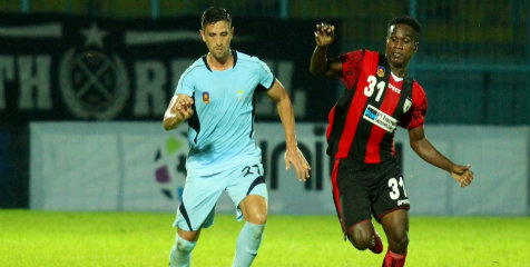 Review: Pedro Javier Bawa Persela Bekuk Persipura