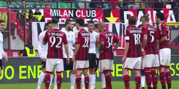 Tendangan Bebas, Milan Gunakan Pagar Betis Ganda