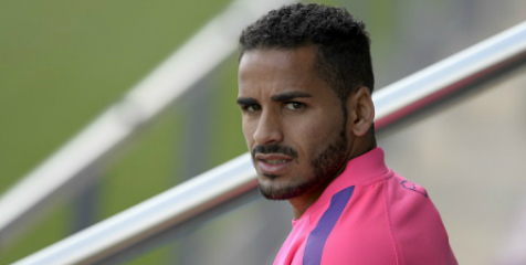 Barca Ditinggal Douglas Satu Bulan