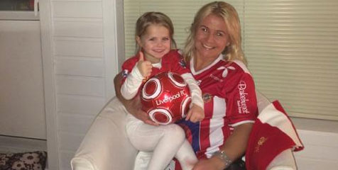 Karoline YNWA, Putri Imut Fans Berat Liverpool dari Norwegia