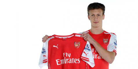 Arsenal Resmi Dapatkan Krystian Bielik