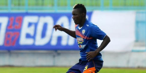 Review: Bantai Persipura, Arema Puncaki Grup B