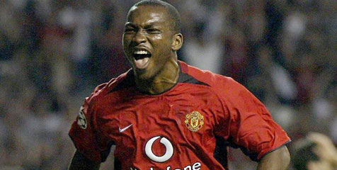 Hadapi Arema, Persebaya Bisa Turunkan Eks Manchester United
