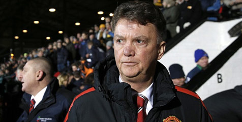 Van Gaal Marah, Kecewa Wasit dan Lapangan