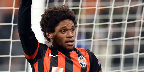 Tolak Roma, Luiz Adriano Diberi Perpanjangan Kontrak