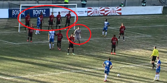 Hadang Free Kick Lawan, Klub Ini Minta Kiper Tinggalkan Gawangnya