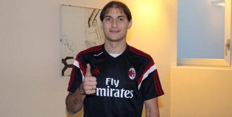 Paletta Resmi Gabung Milan