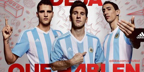 Tampilan Keren Messi di Jersey Anyar Argentina