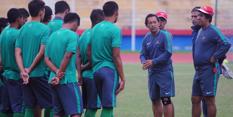 Aji Santoso Poles Lini Belakang Timnas U-23