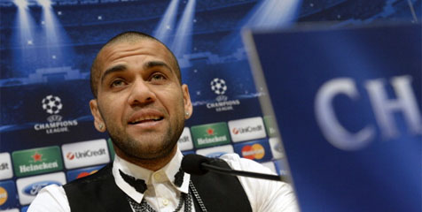 Tinggalkan Barca, Alves Banting Setir ke Dunia Fashion? 