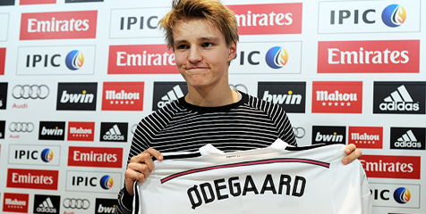 Odegaard Akhirnya Jalani Laga Resmi Bersama Zidane