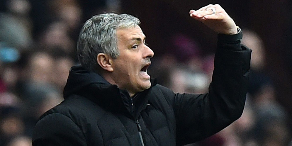 Mourinho: Kartu Merah Barry Terlalu Terlambat