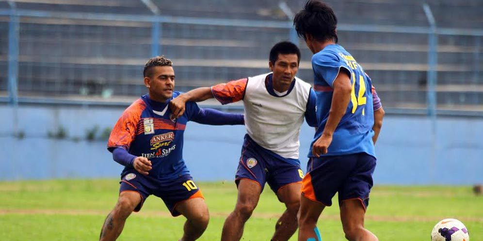 Arema Cronus Bekuk Persepam Madura Utama