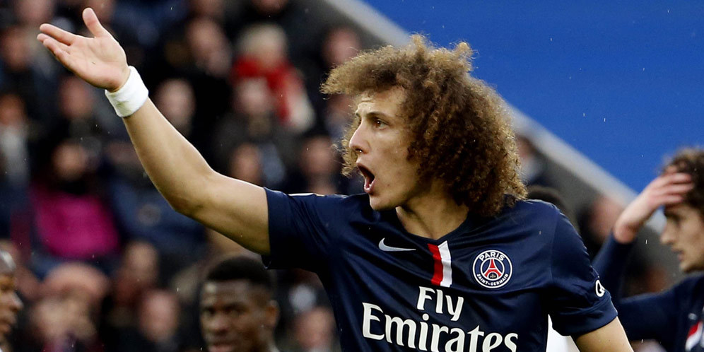 Video: Aksi Nakal David Luiz Hapus Vanishing Spray Wasit