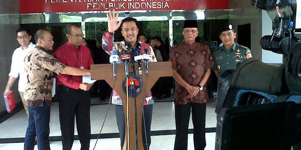 ISL Tertunda, Jokowi Didesak Copot Menpora