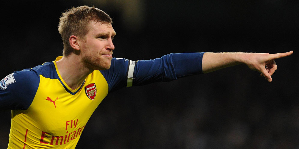 Arsenal Disengat Monaco, Mertesacker Terluka