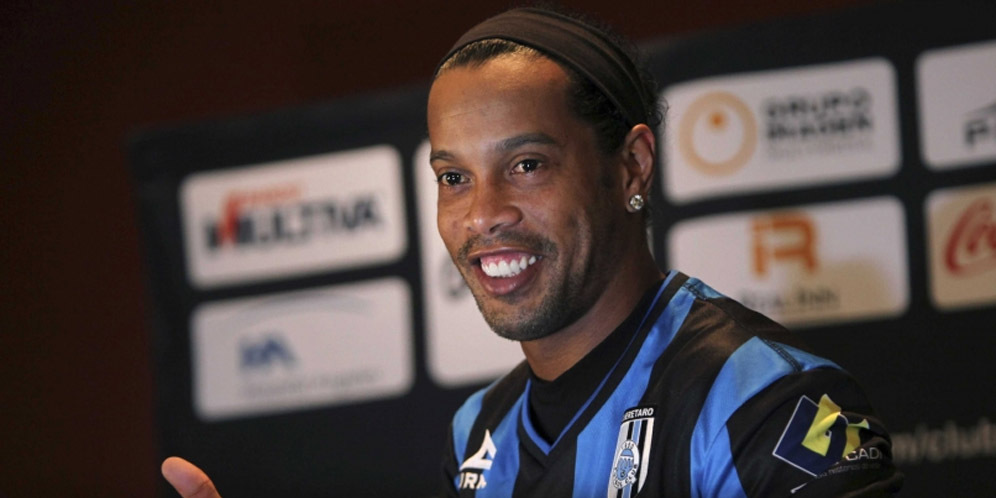 Ronaldinho Tertangkap Berada di Klub Malam Bersama Wanita