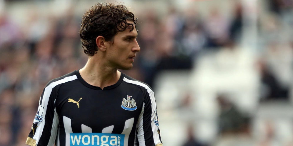 Janmaat: Newcastle Tak Boleh Takut Nama Besar United