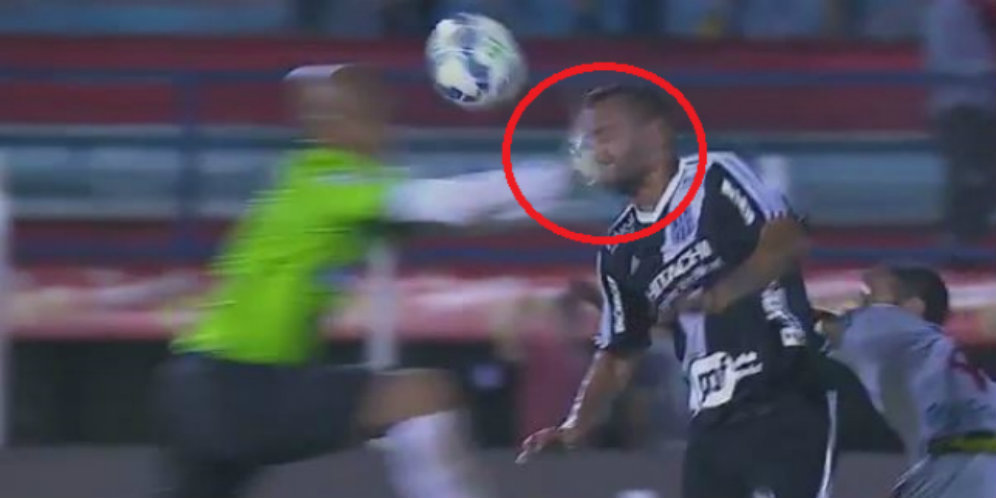 Kiper ini Jotos Lawannya Sampai KO Kiper ini Jotos Lawannya Sampai KO
