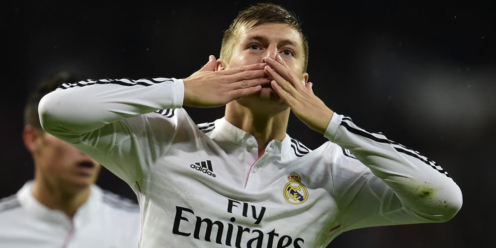 Kroos dan Ronaldo Wakili UEFA Serahkan Donasi ke Palang Merah