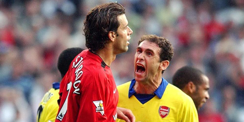 Wenger Kenang Pengeroyokan Pemain Arsenal Terhadap Nistelrooy