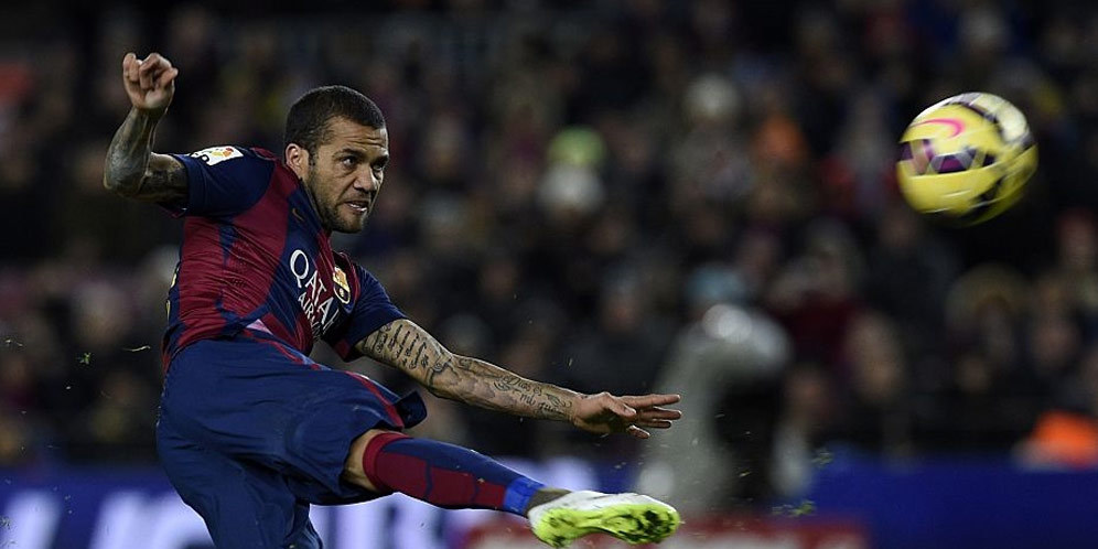 Kartu Kuning, Alves Dekati Rekor Pelatihnya Sendiri