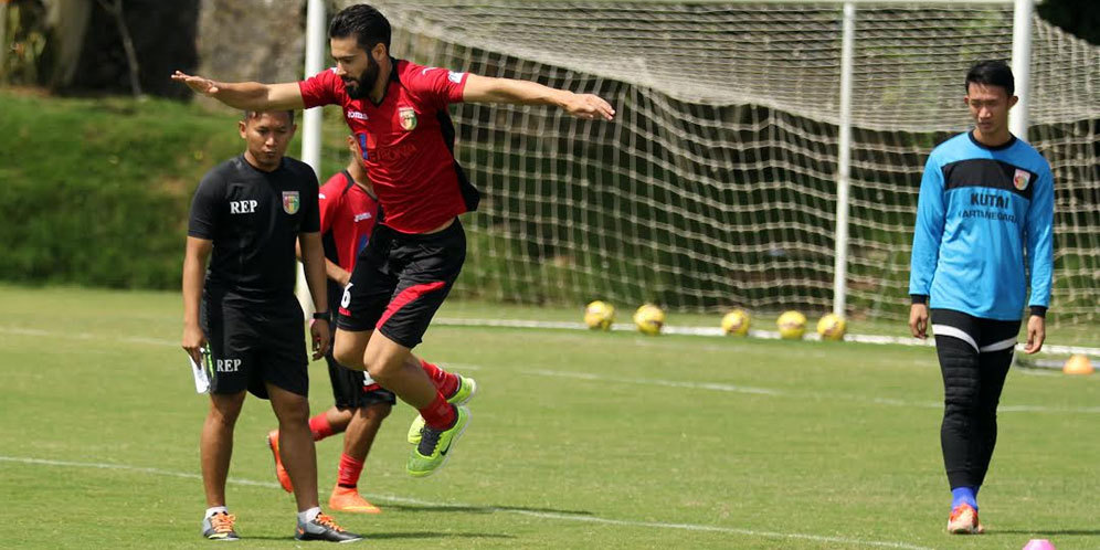 Mitra Kukar Balik Kucing Gaet Crespo